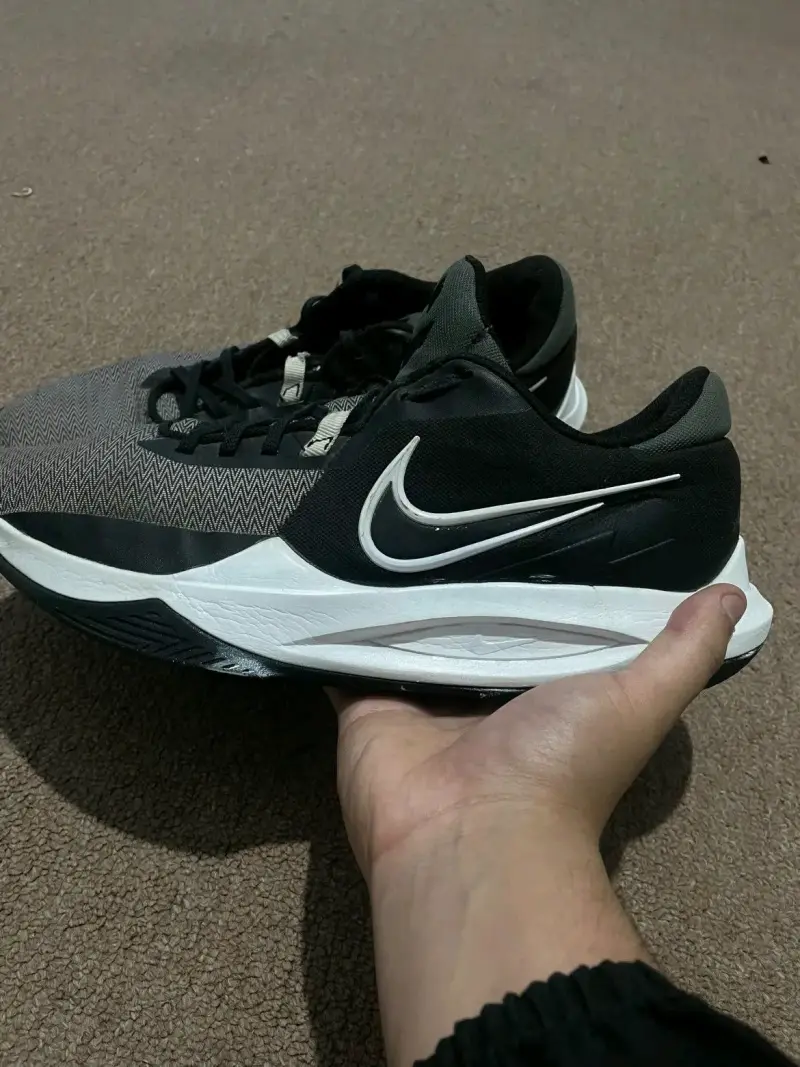 Zapatillas deportivas Nike negras y grises - 4