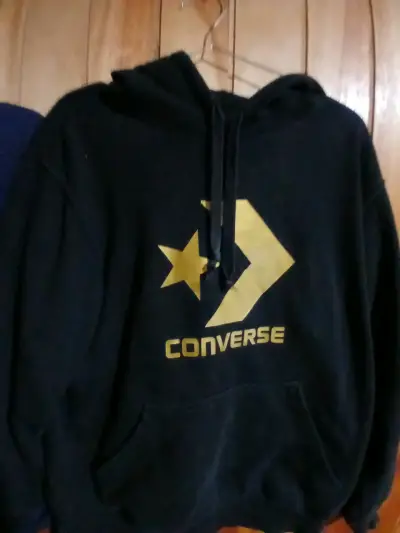 Polerón negro con capucha Converse logo dorado - miniatura 1