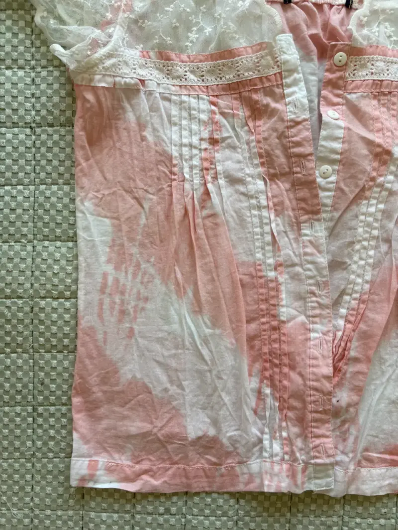 Blusa rosa con encaje floral para mujer - 2