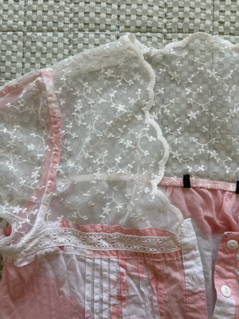 Blusa rosa con encaje floral para mujer - 3