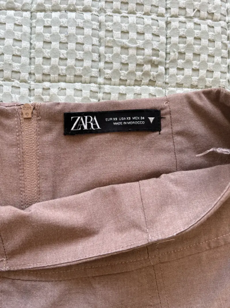 Falda corta marrón con pliegues Zara - 3