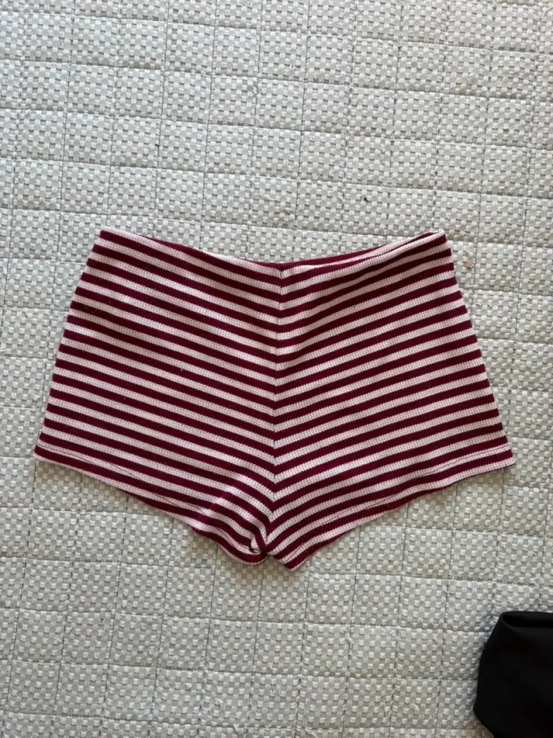 Shorts a rayas rojas y blancas para mujer - 2