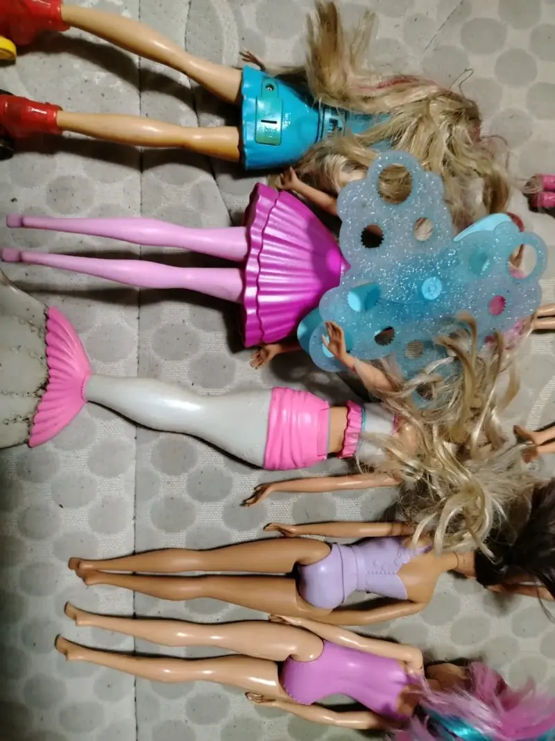 Lote de muñecas Barbie y sirenas usadas - 2