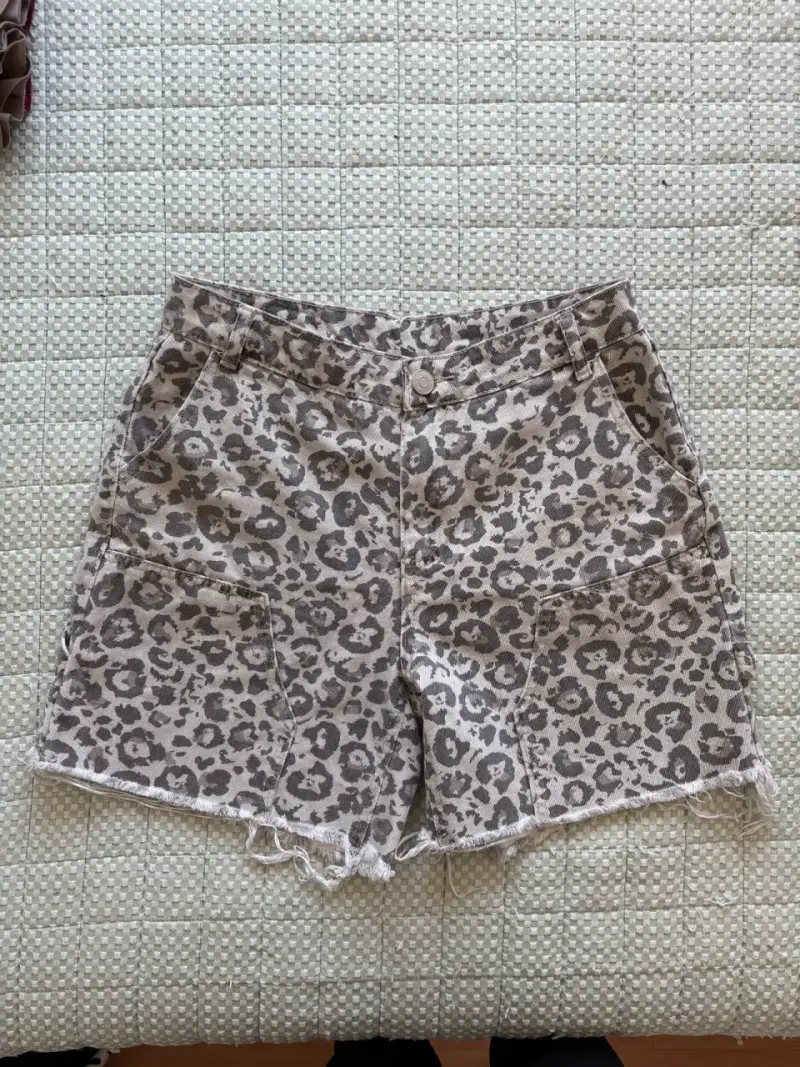Shorts de mezclilla estampado leopardo Opposite - 1