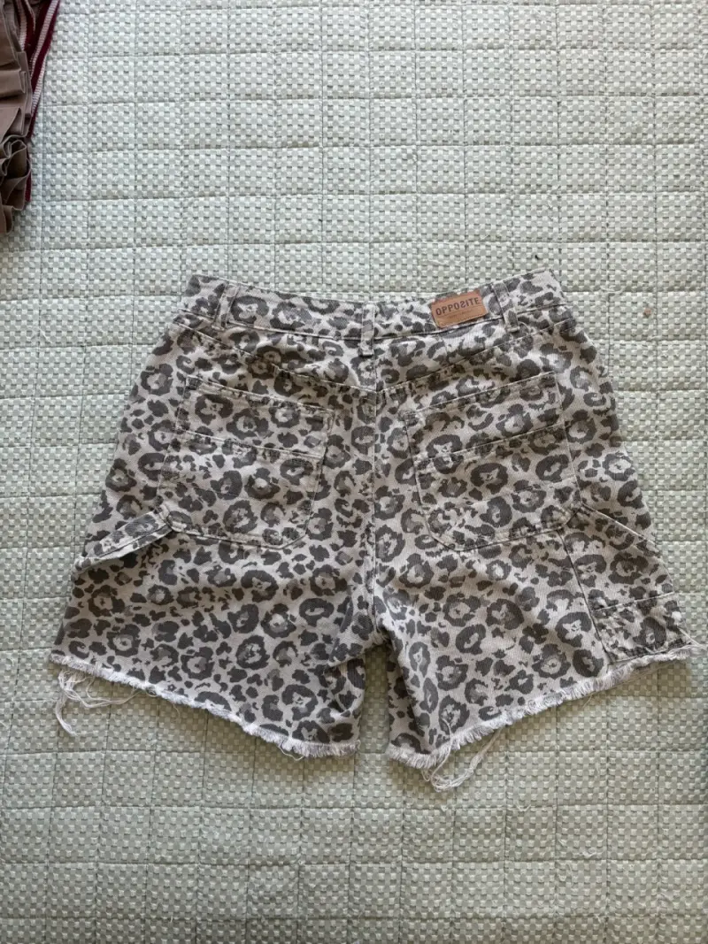 Shorts de mezclilla estampado leopardo Opposite - 2