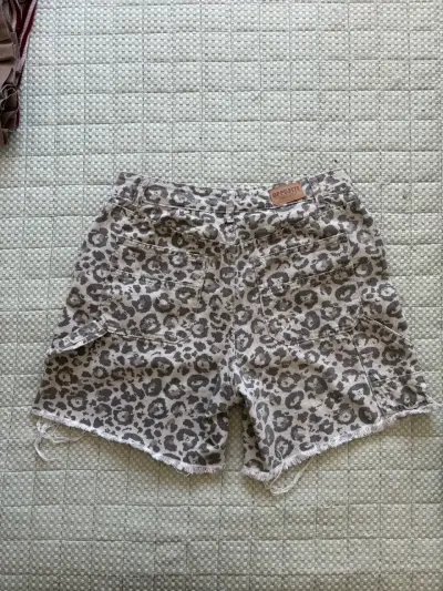 Shorts de mezclilla estampado leopardo Opposite - miniatura 2