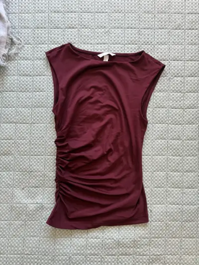 Polera sin mangas burdeos H&M con fruncido lateral - miniatura 1