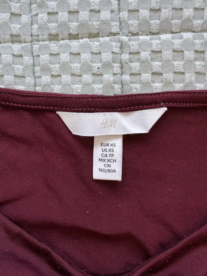 Polera sin mangas burdeos H&M con fruncido lateral - 3