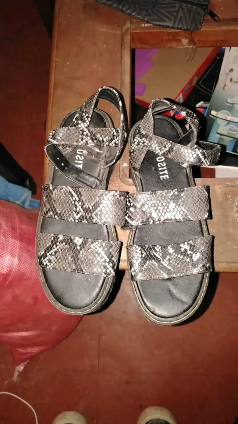 Sandalias de plataforma con diseño de serpiente - 3