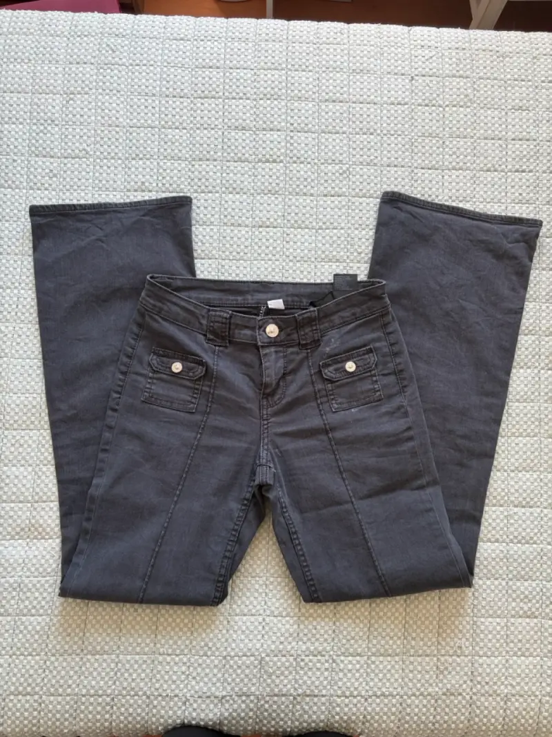 Pantalones de mezclilla grises H&M para mujer