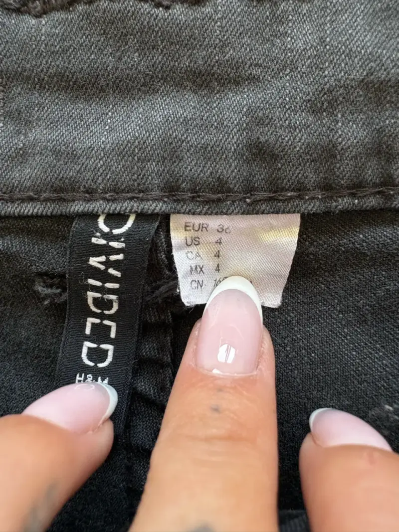 Pantalones de mezclilla grises H&M para mujer - 4
