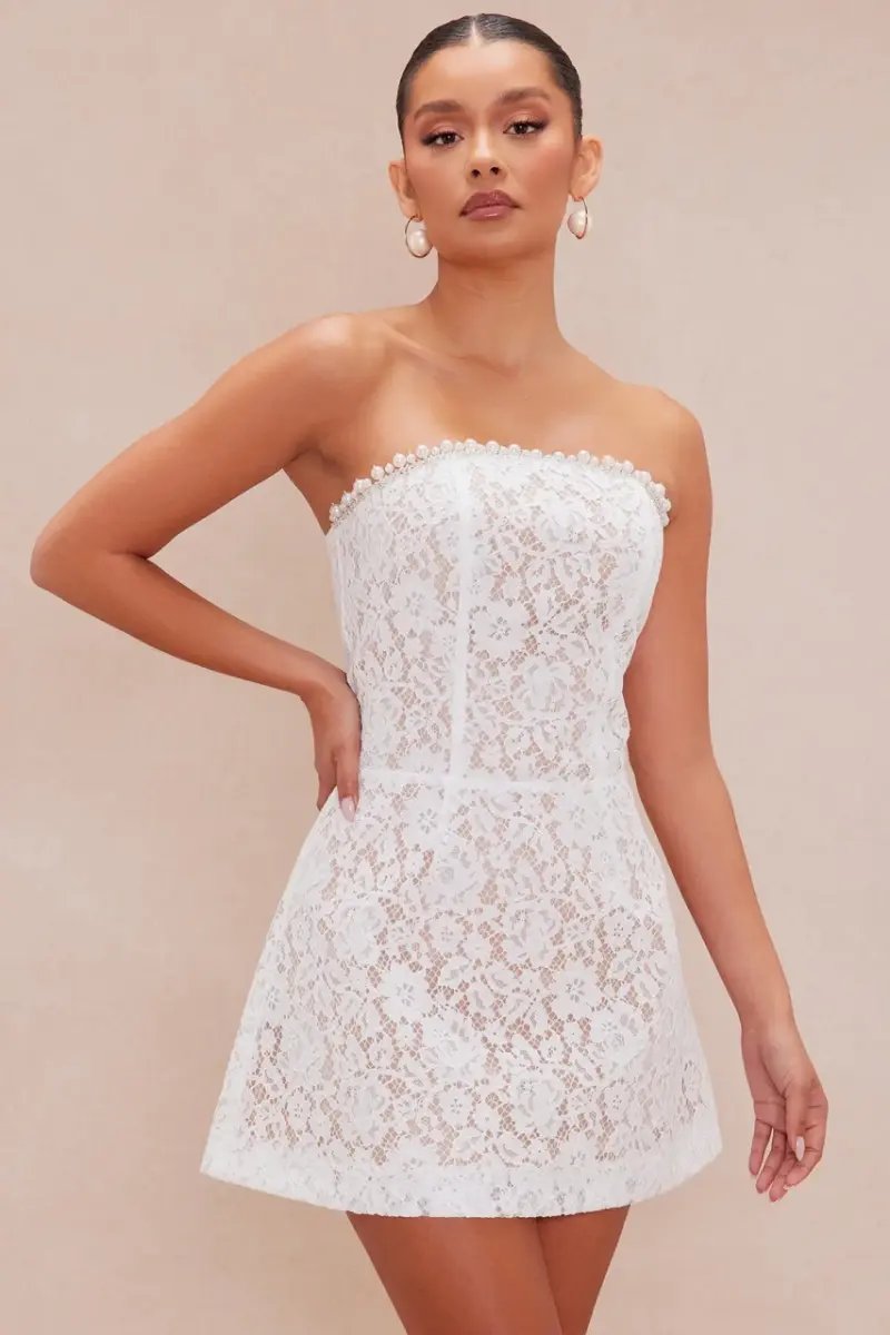 Vestido corto de encaje blanco sin tirantes - 2