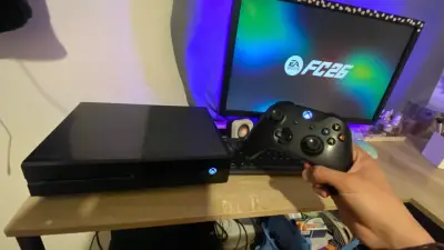 Consola Xbox One con control y cables - miniatura 1