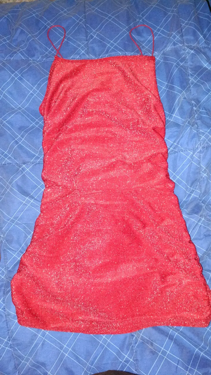 Vestido Rojo Brillante con Tirantes - 1