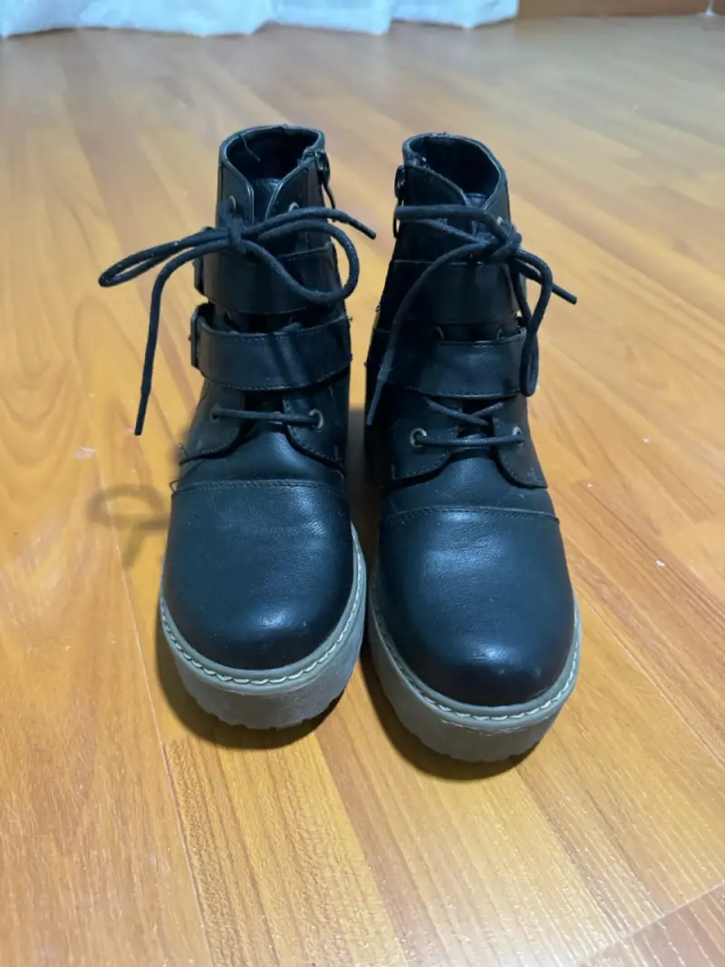 Botines negros con hebillas y plataforma - 4