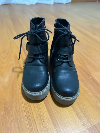 Botines negros con hebillas y plataforma - miniatura 4