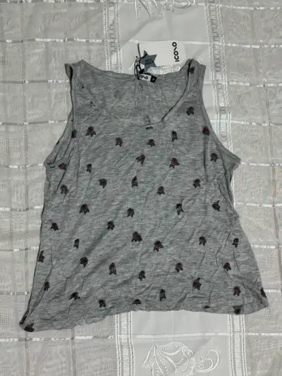 Musculosa gris con estampado de rosas - miniatura 1