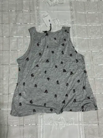 Musculosa gris con estampado de rosas - miniatura 2