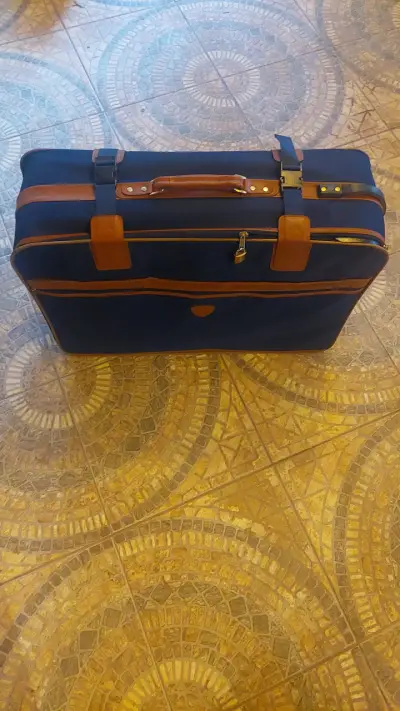 Maleta de viaje grande azul con detalles marrones - miniatura 1