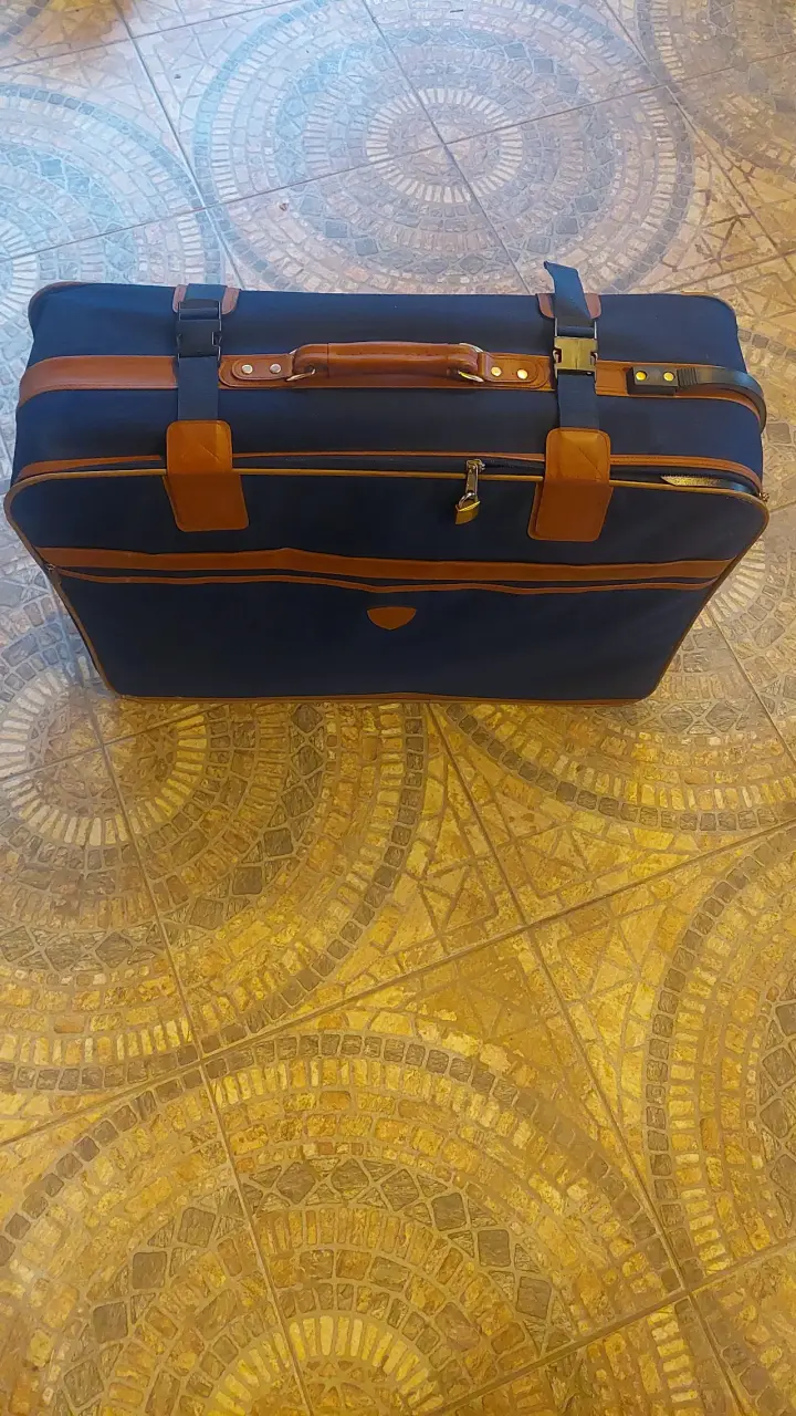 Maleta de viaje grande azul con detalles marrones - 5