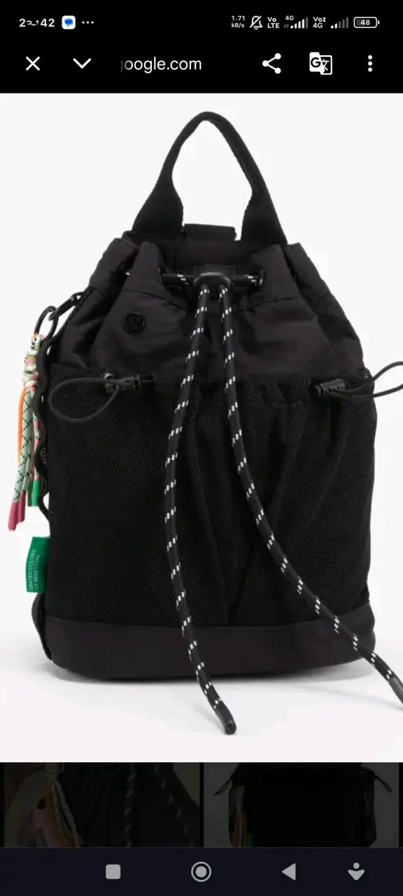 Mochila negra con cordones ajustables - 2