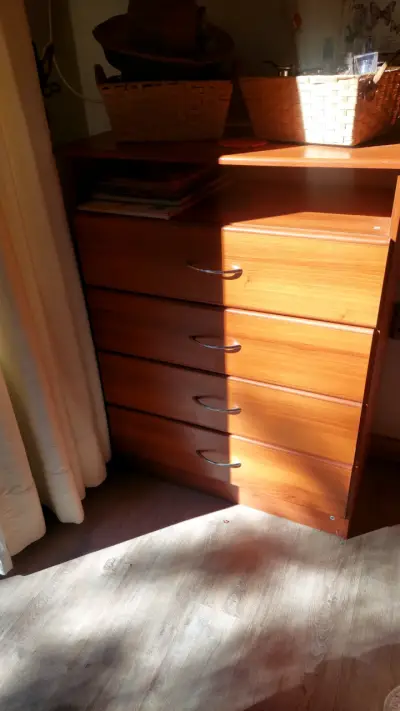 Cómoda de Madera con Cajones Amplios - miniatura 1
