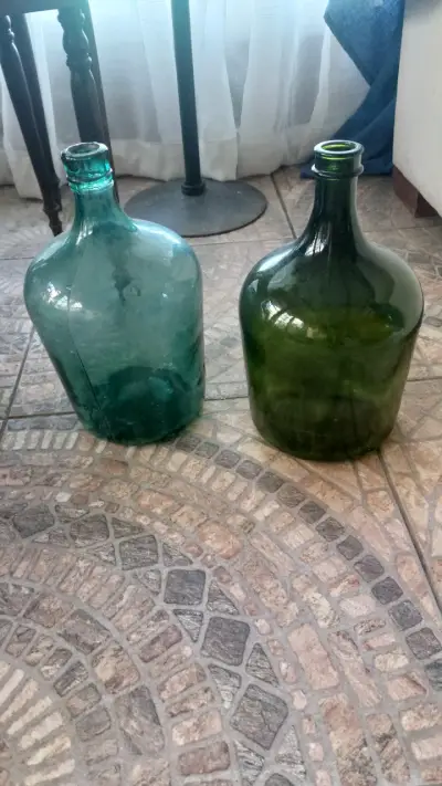 Botellas de vidrio antiguas decorativas - miniatura 1