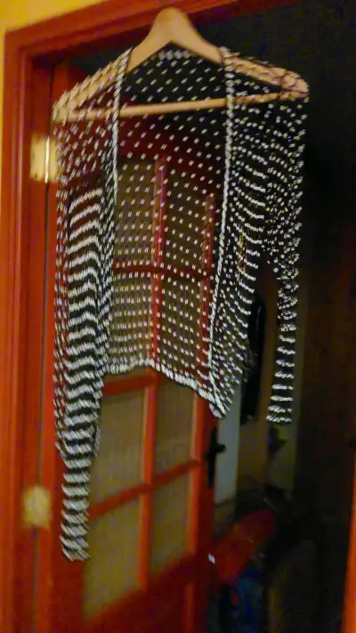 Chaleco de red de perlas negro y blanco nacarado - miniatura 2