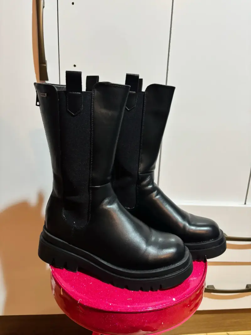 Botas negras de cuero - 1