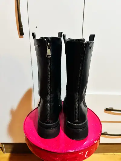 Botas negras de cuero - miniatura 2