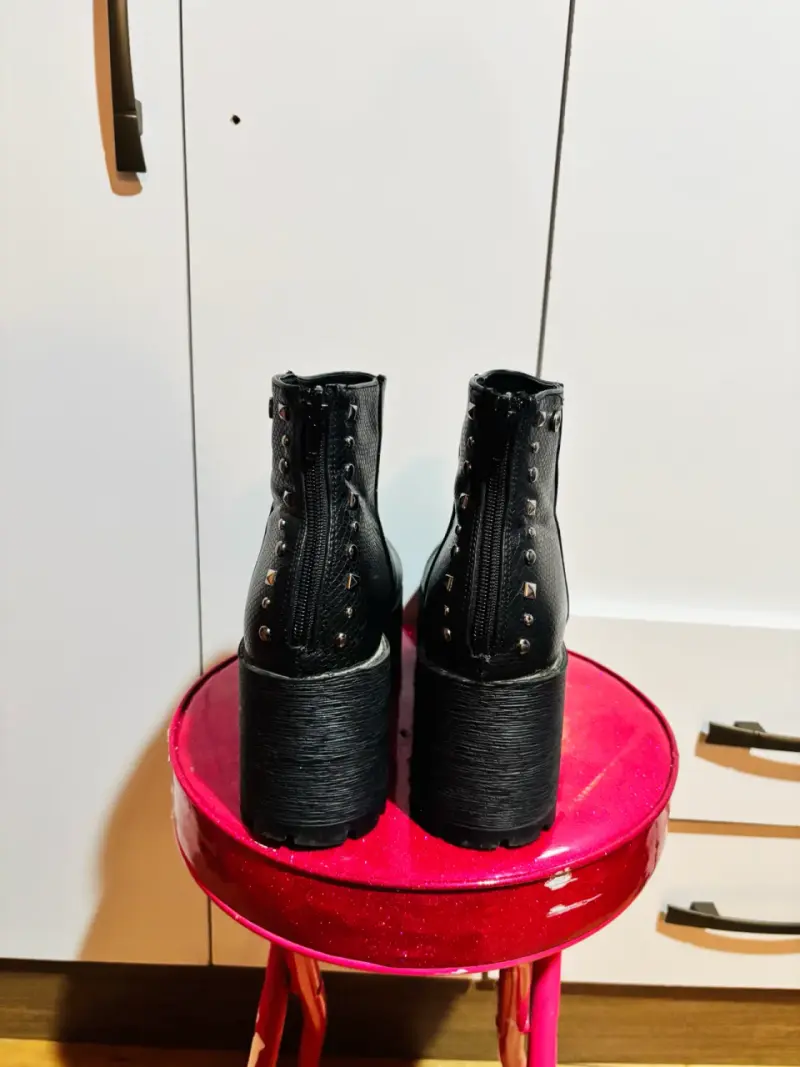 Botines Negros de Plataforma con Tachas - 2