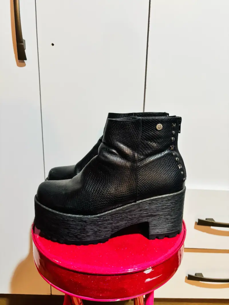 Botines Negros de Plataforma con Tachas - 3