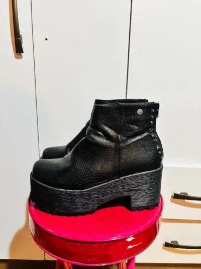 Botines Negros de Plataforma con Tachas - miniatura 3