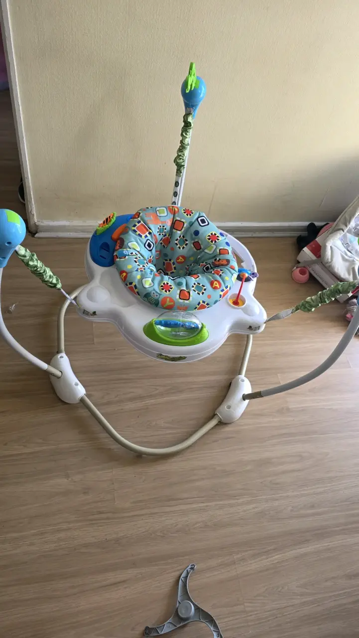 Centro de actividades para bebé con asiento giratorio - 1