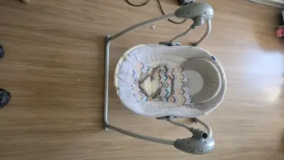 Centro de actividades para bebé con asiento giratorio - miniatura 2