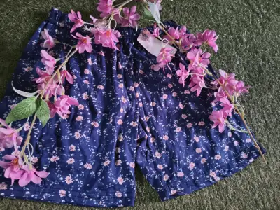 Shorts de mujer con estampado floral - miniatura 2