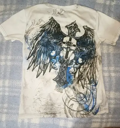 Polera blanca y2k con estampado gráfico - miniatura 2