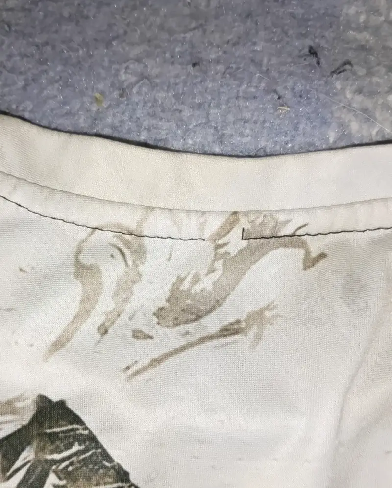 Polera blanca y2k con estampado gráfico - 4