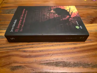 Libro "El Despertar de los Cuervos" - miniatura 2