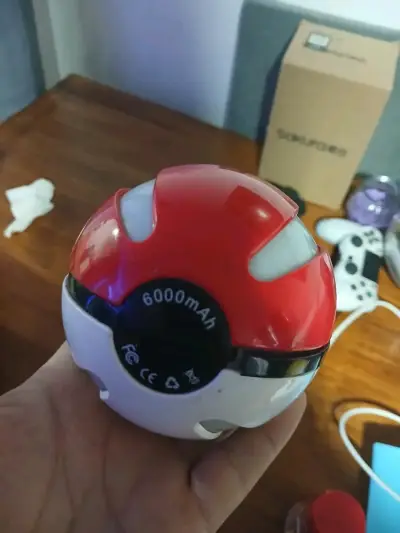Power Bank 6000mAh Diseño Pokebola - miniatura 1