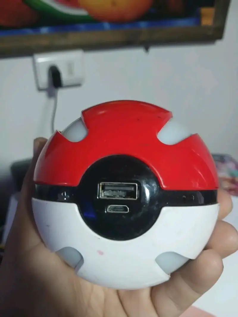 Power Bank 6000mAh Diseño Pokebola - 2