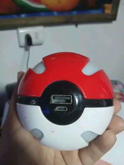 Power Bank 6000mAh Diseño Pokebola - miniatura 2