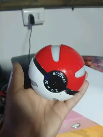 Power Bank 6000mAh Diseño Pokebola - miniatura 3