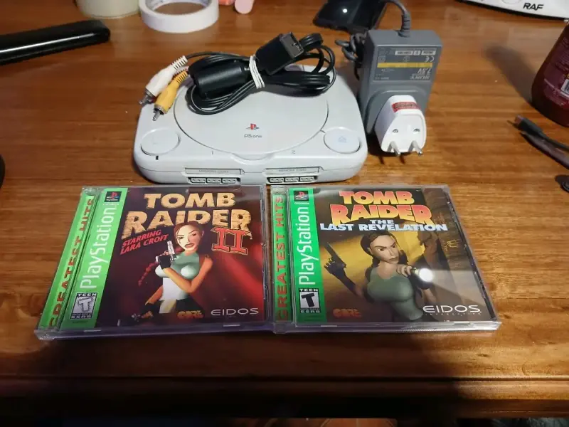 Consola PS One con juegos Tomb Raider - 1