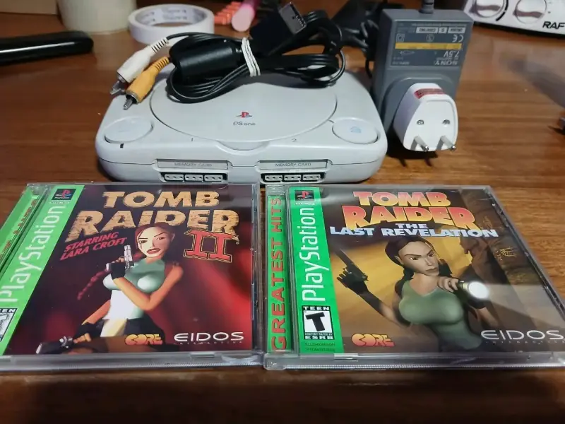 Consola PS One con juegos Tomb Raider - 2