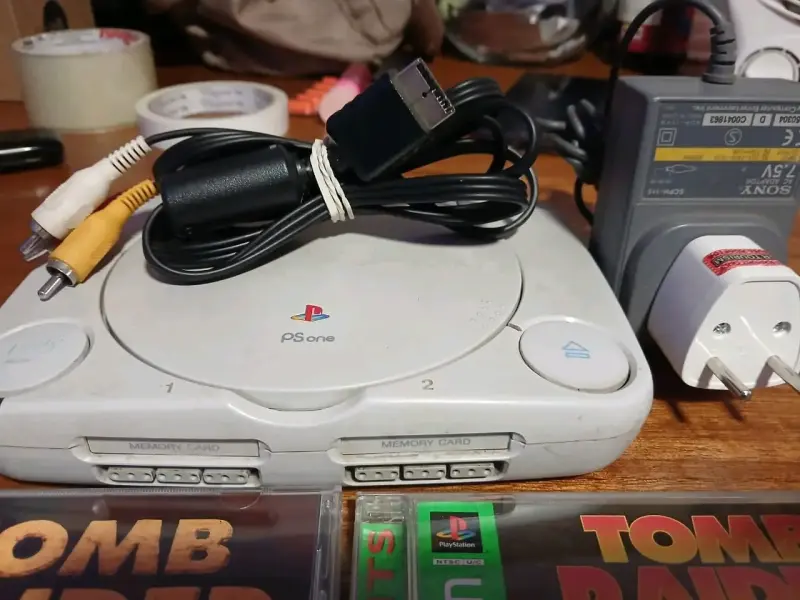 Consola PS One con juegos Tomb Raider - 3