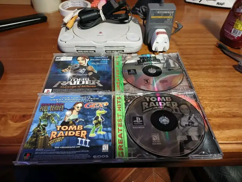 Consola PS One con juegos Tomb Raider - 4
