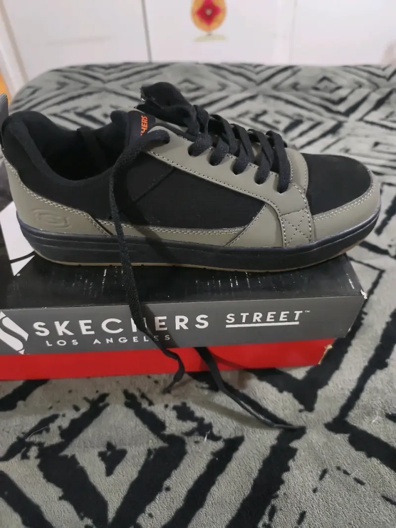 Zapatillas Skechers Street negras y grises - 1