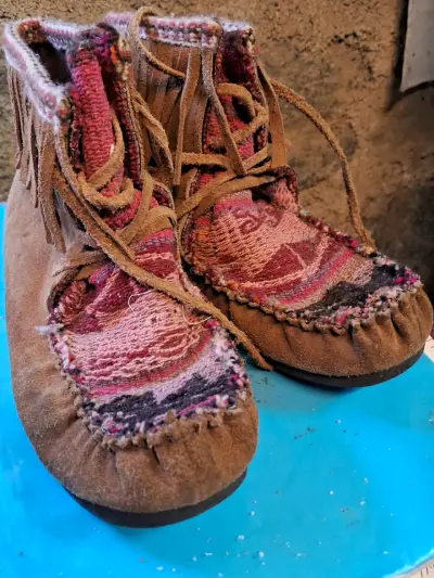 Botines de cuero artesanales con diseño étnico - miniatura 1