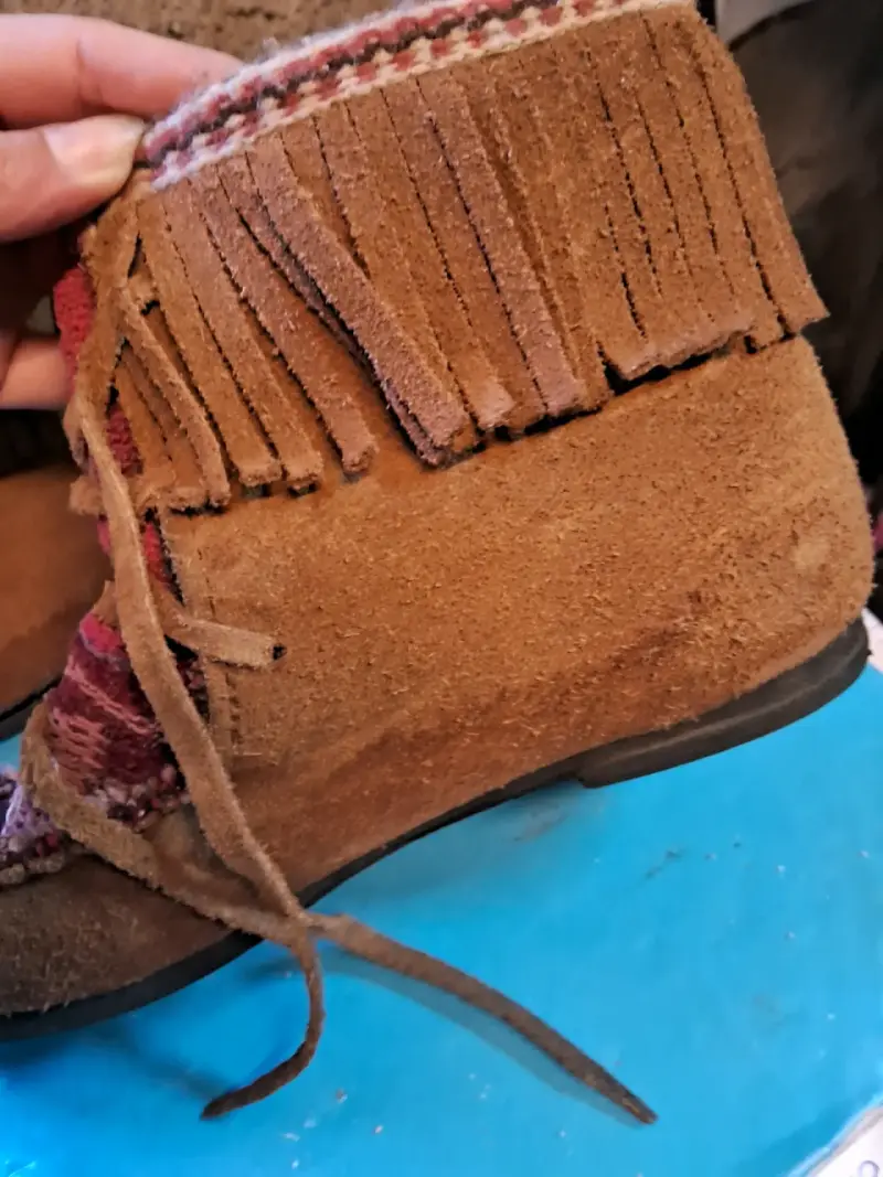 Botines de cuero artesanales con diseño étnico - 3